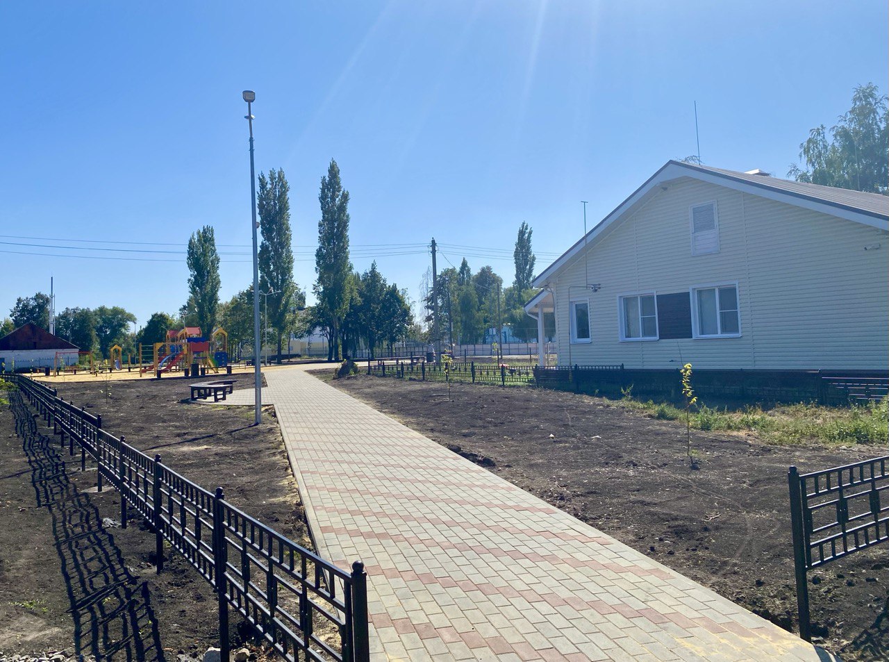 В посёлке Центральной усадьбы совхоза &quot;Воробьёвский&quot; завершили строительство сквера.